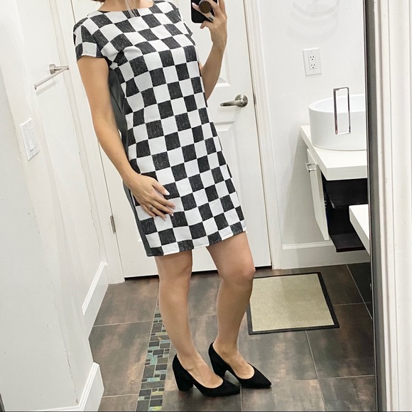 The Queen by Da checkered dress Medium - Picture 3 of 9